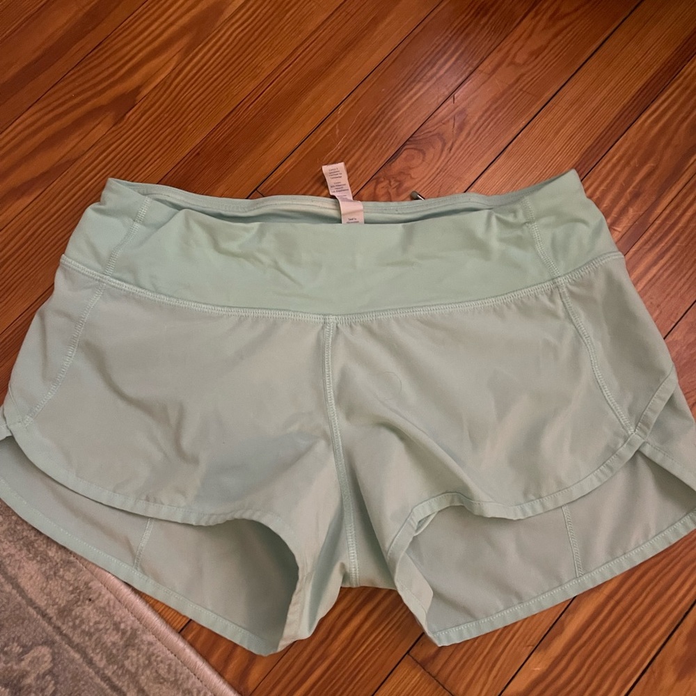 SIZE 4 LULULEMON SPEED UP SHORTS